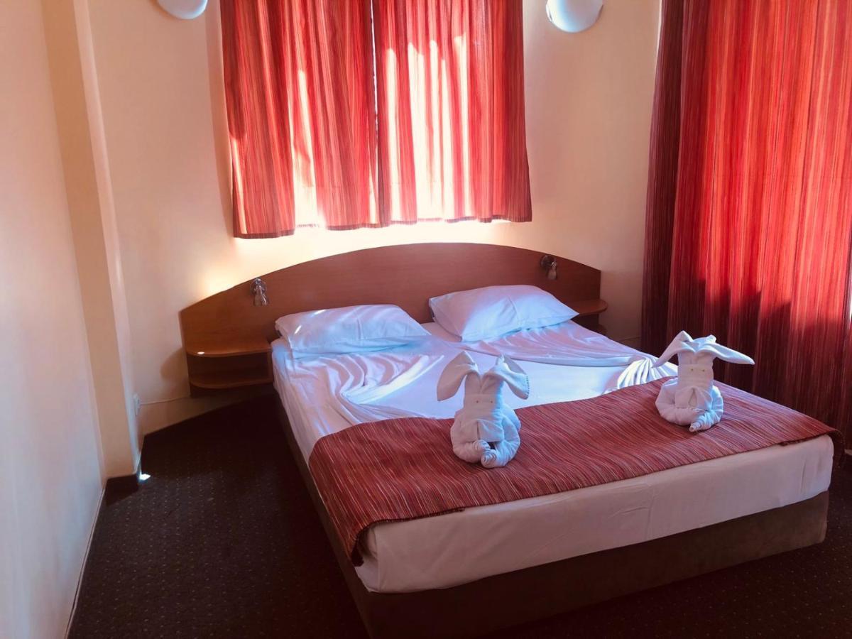 Family Hotel Deja Vu ラヴダ エクステリア 写真