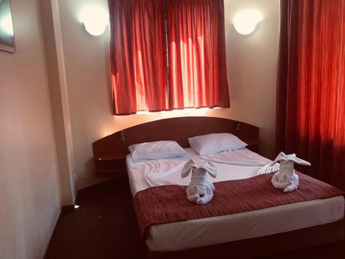 Family Hotel Deja Vu ラヴダ エクステリア 写真